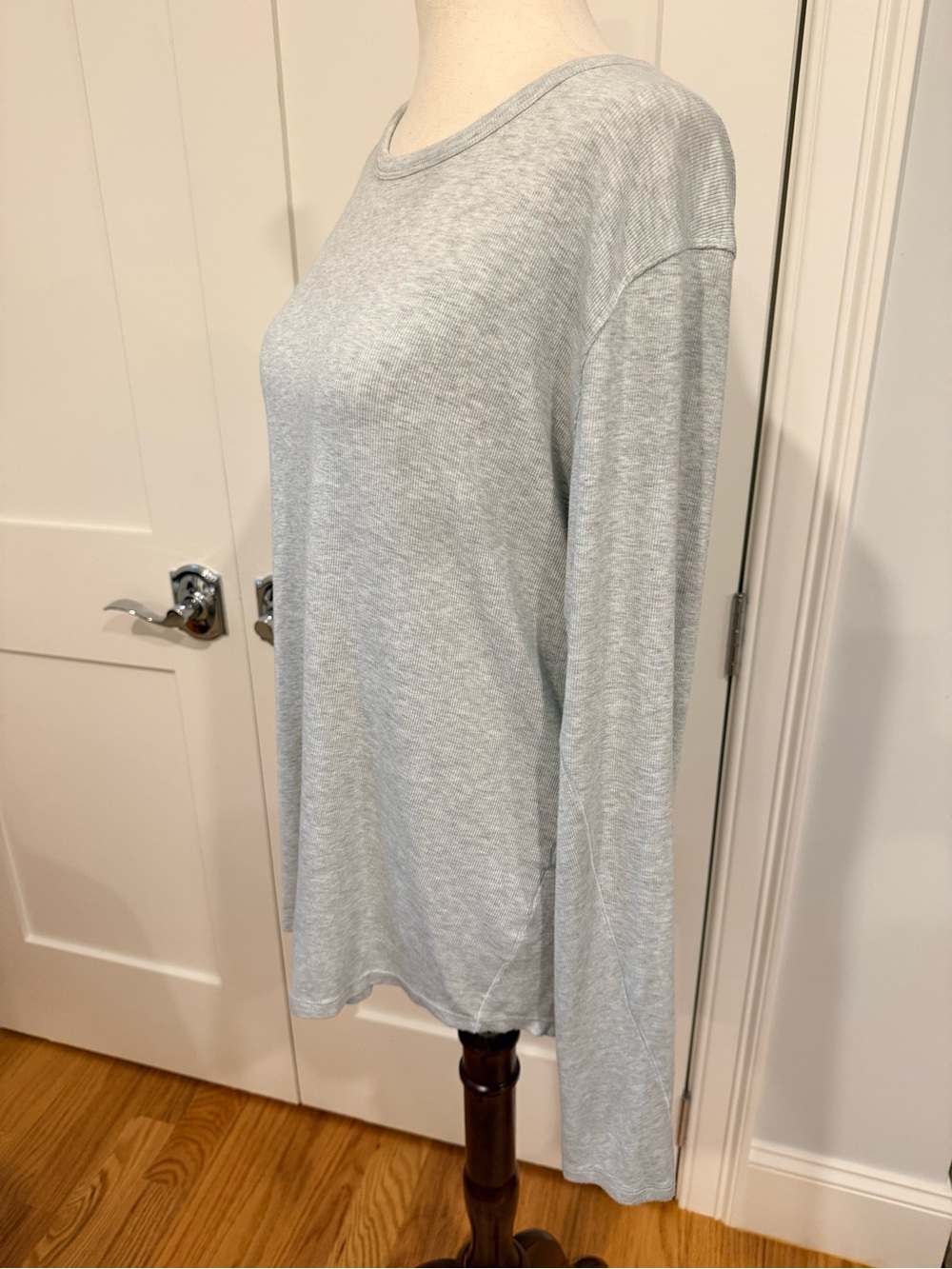 lululemon athletica Hold Tight Light Gray Long-Sleeve Crew Top - Picture 9 of 15